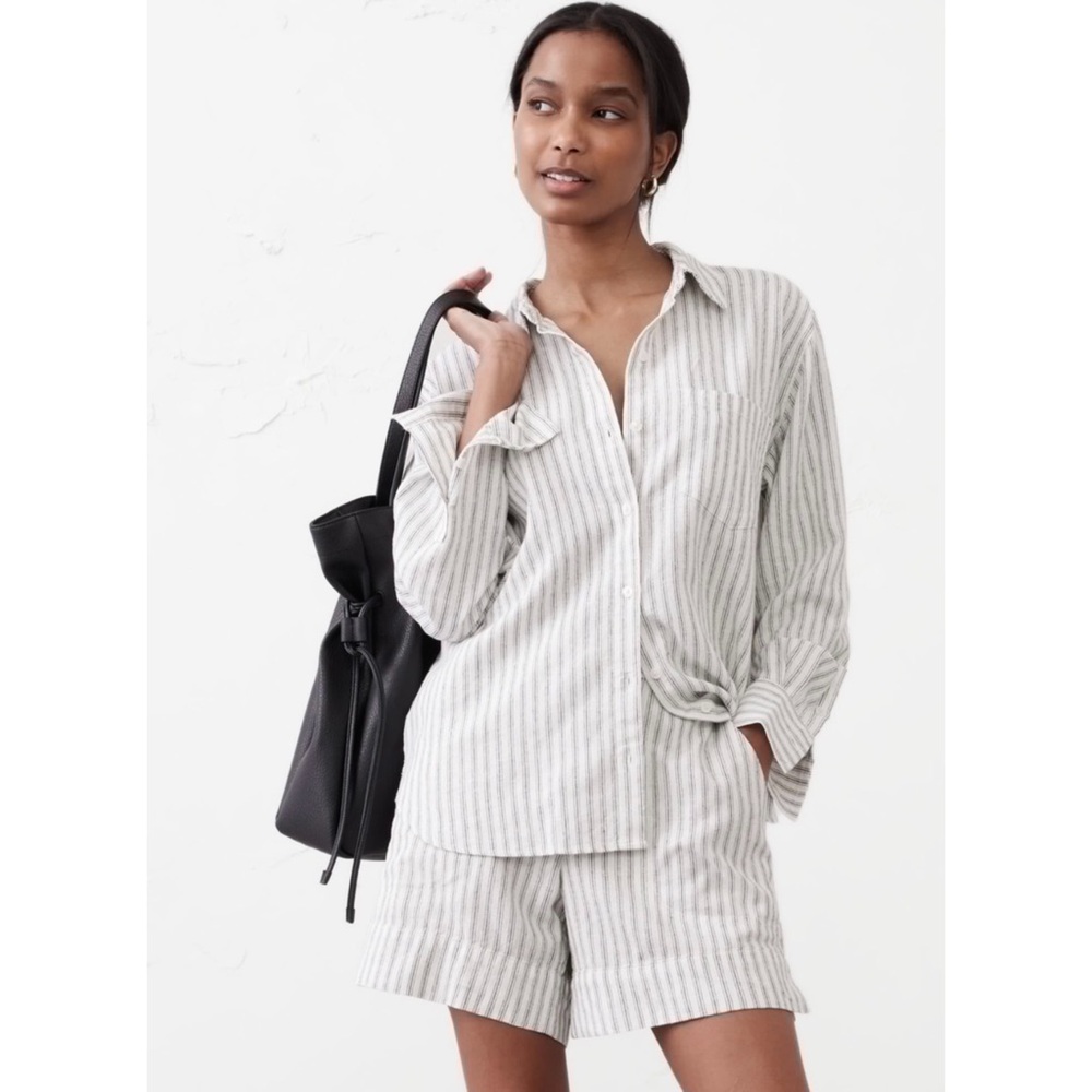 Banana Republic Classic Linen-Blend Button-Front Shirt - Size Medium